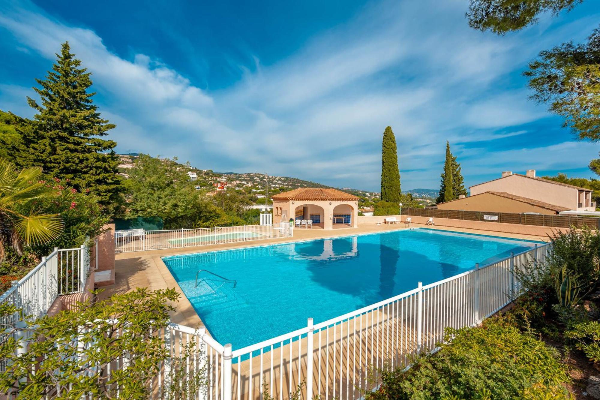 Residence Partenaire Le Domaine De Garlande Кавалер-сюр-Мер Экстерьер фото